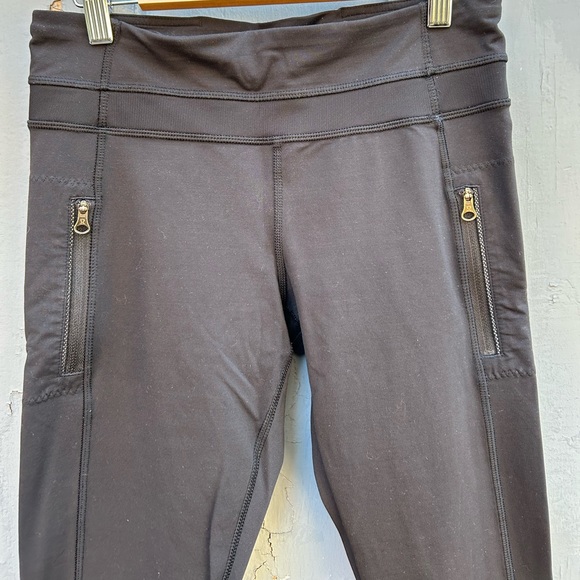 Lululemon Twist & Train Crop, size 6 - Picture 6 of 14